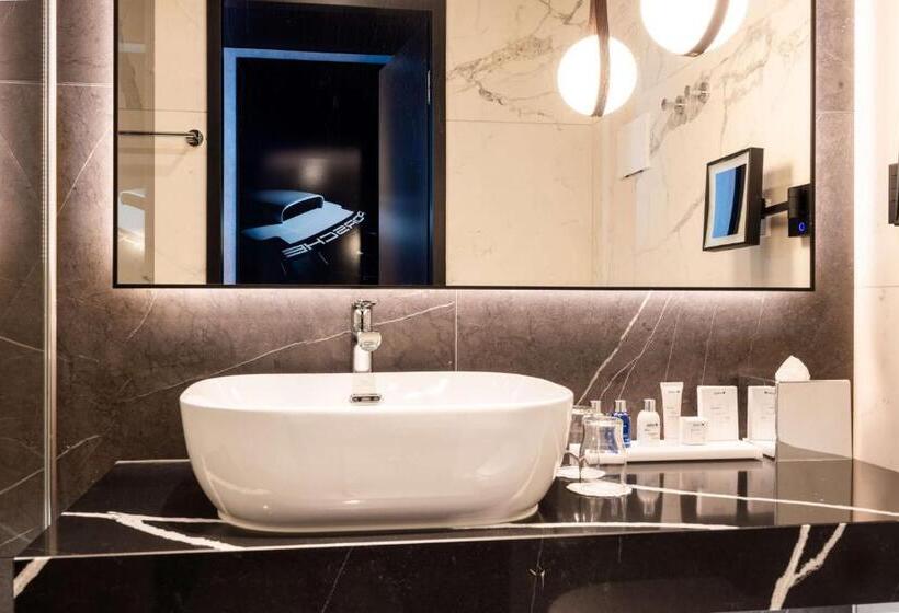 Quarto Estandar com Vistas, Radisson Blu Hotel At Porsche Design Tower Stuttgart