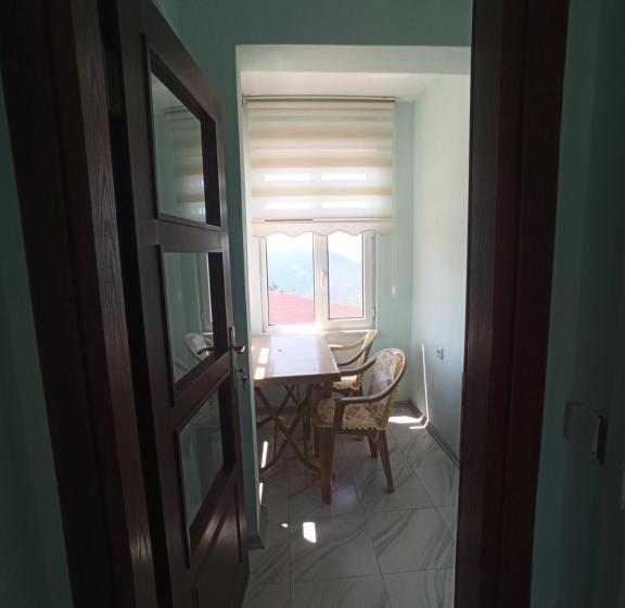 家庭间, Yeşi̇lalan Otel