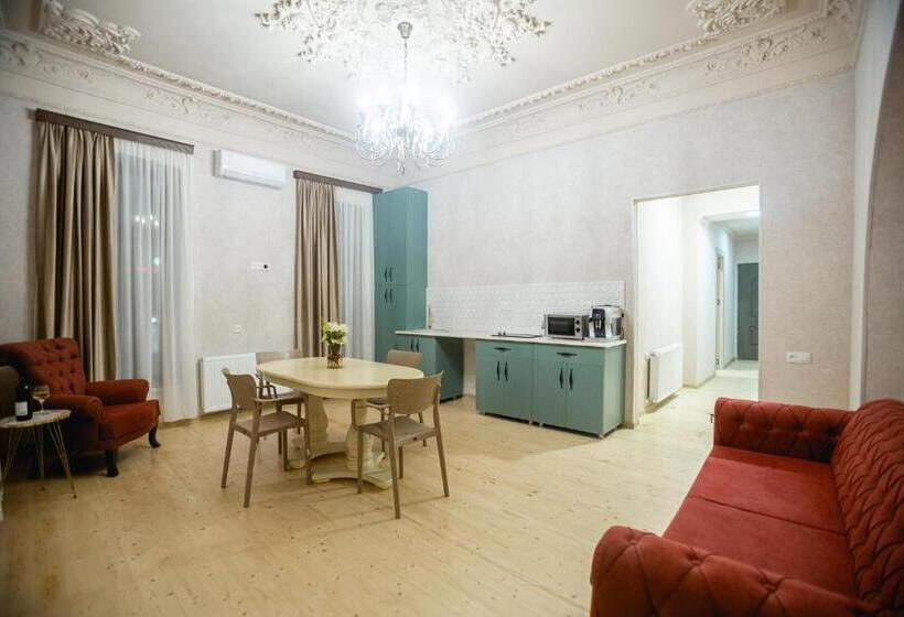 اتاق استاندارد سه نفره, Moedani Very Center Apartments In Kutaisi