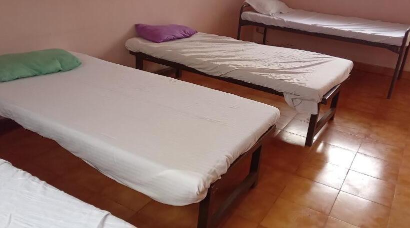 共用房间的床, Amma Inn Highway