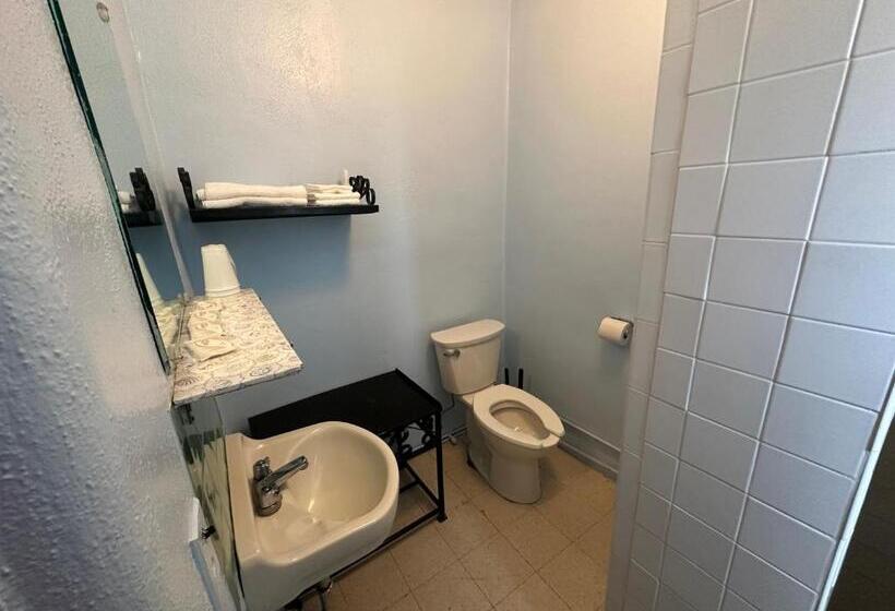 Номер Стандарт, Maverick Motel