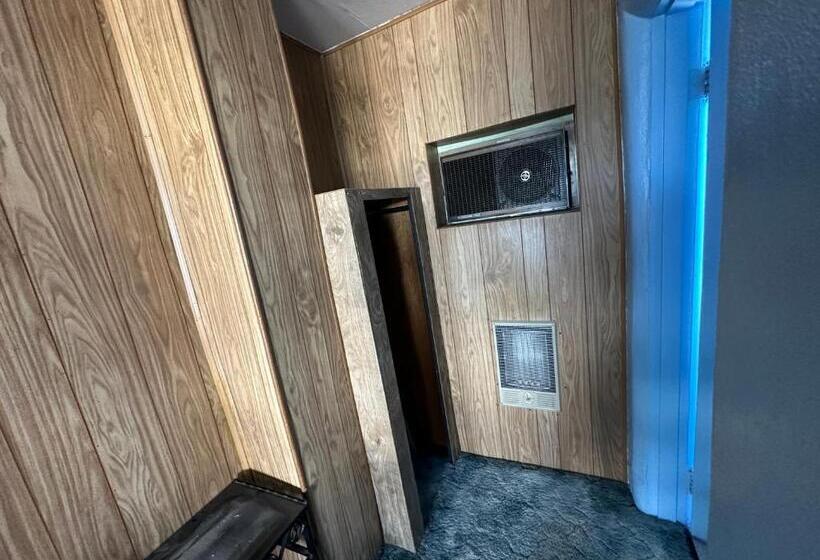 Номер Стандарт, Maverick Motel