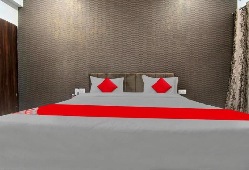 트리플 클래식 룸, Oyo Flagship Hotel Rajshree