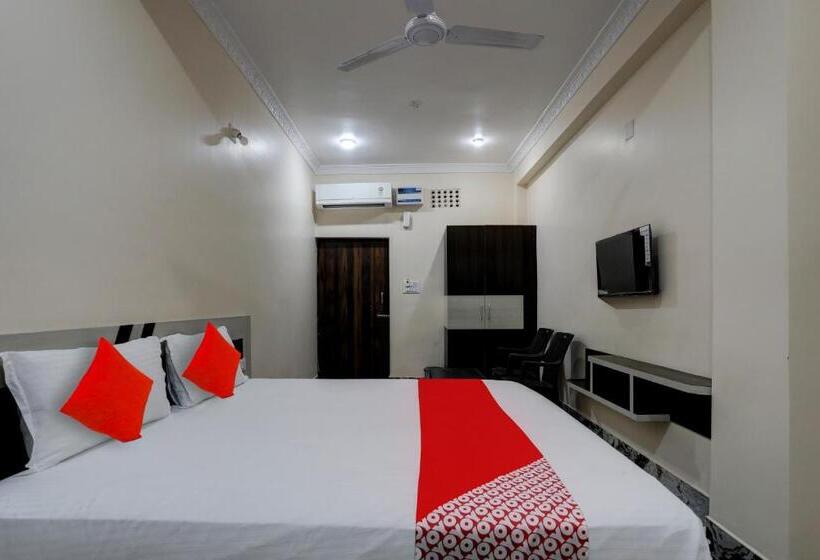 Трехместный Номер Классика, Oyo Flagship Hotel Divine Inn