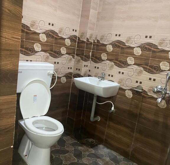 اتاق لوکس با بالکن, Shubham House