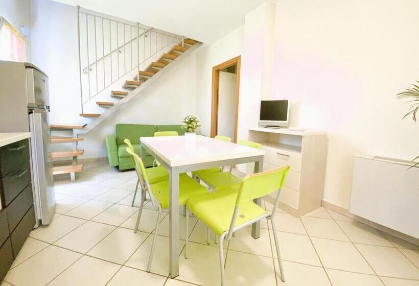 带2个卧室的公寓, Residence With Swimming Pool In Mazzanta Just 600 Meters From The Beach