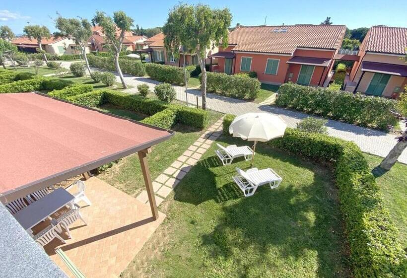 带2个卧室的公寓, Residence With Swimming Pool In Mazzanta Just 600 Meters From The Beach