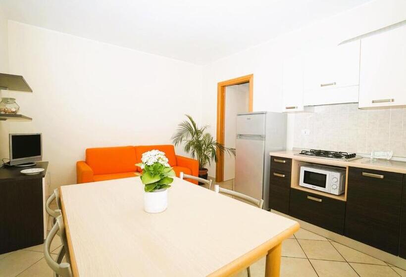 带1个卧室的公寓, Residence With Swimming Pool In Mazzanta Just 600 Meters From The Beach