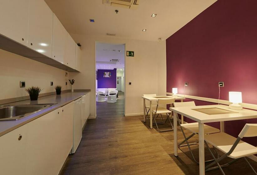 Номер Стандарт, Hostal Mayerling Centro