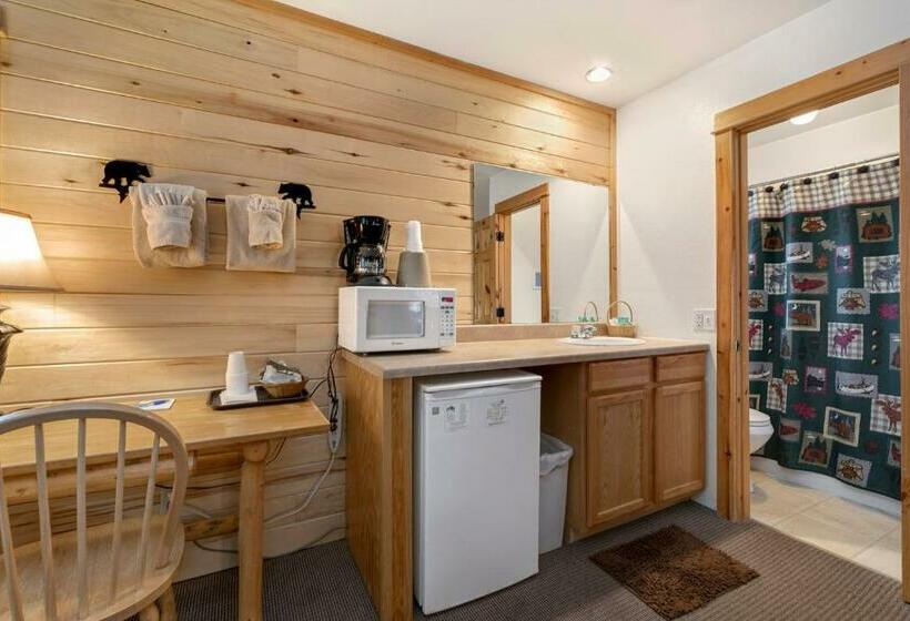Семейный Номер, Nicky's Resort