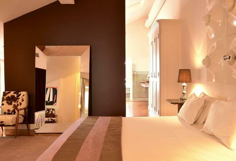 Deluxe Suite King Bed, Palacete Chafariz Del Rei  by Unlock Hotels