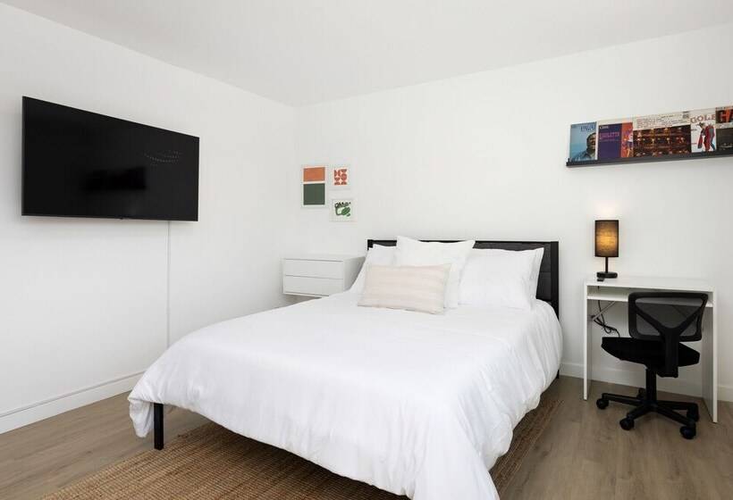Студия Стандарт, Fenix Hotel Hollywood