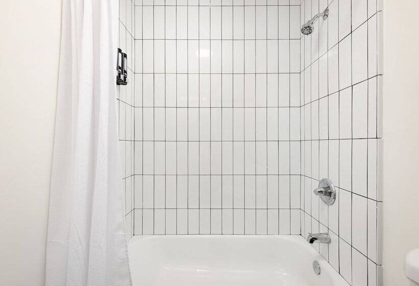 Студия Стандарт, Fenix Hotel Hollywood