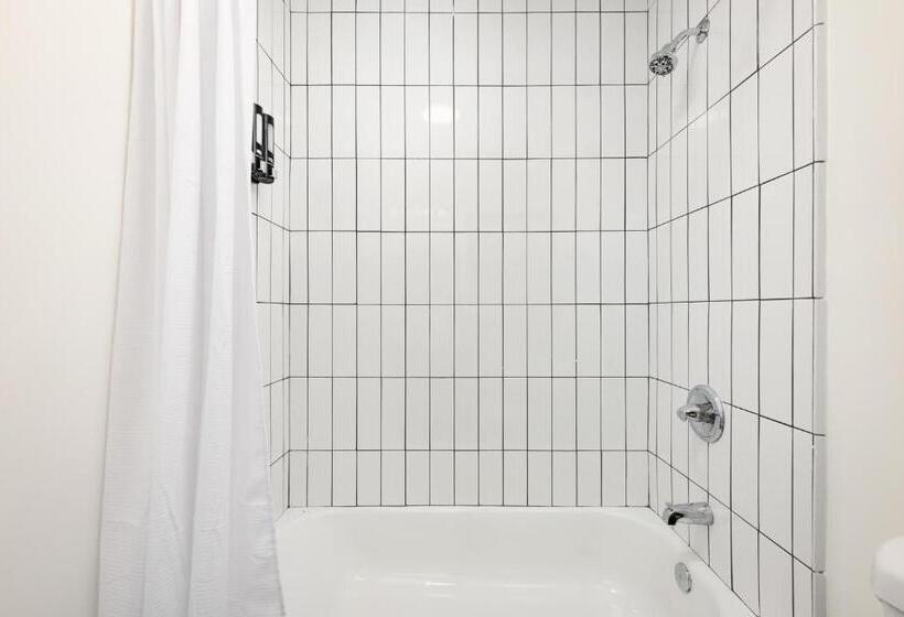 Студия Стандарт, Fenix Hotel Hollywood