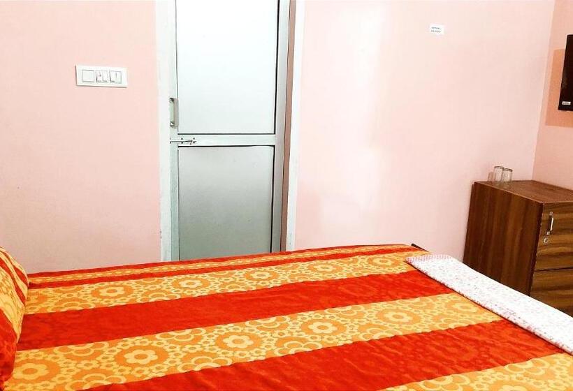 Номер Economy, Helix    Rajpura    Budget Rooms For Family, Couples, Solo Travellers
