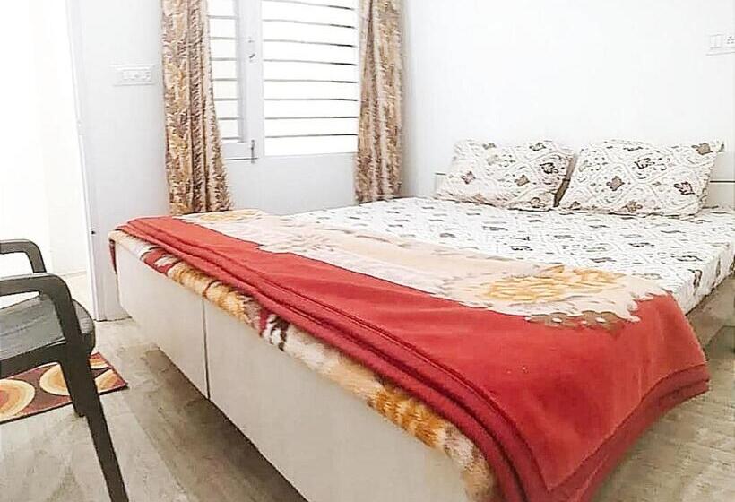 Номер Economy, Helix    Rajpura    Budget Rooms For Family, Couples, Solo Travellers