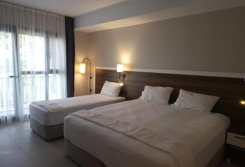 Номер Стандарт Трехместный, Lulubay Rooms & Suites