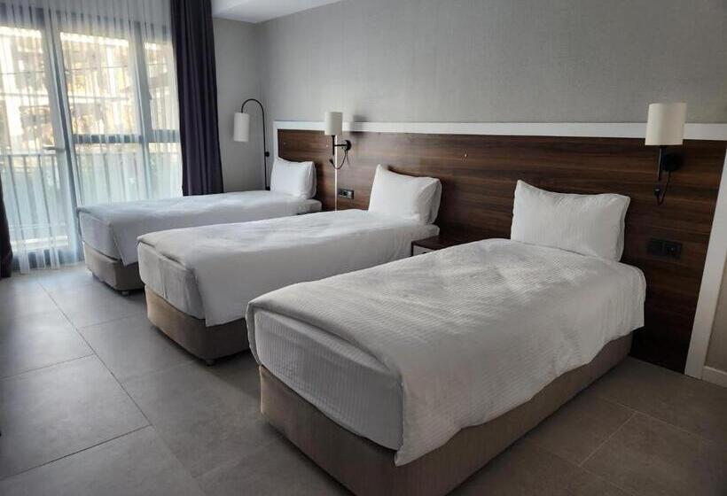 Номер Стандарт Трехместный, Lulubay Rooms & Suites