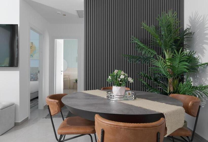 سوئیت با تخت بزرگ, Nathan S Suites On The Beach