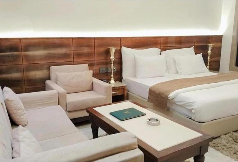 Номер Deluxe, Sukhsaroj Hotel & Resorts