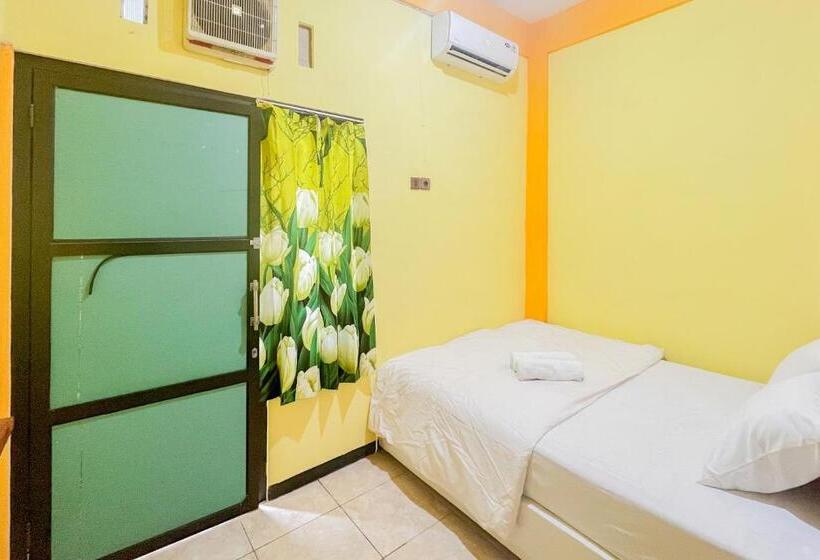 Номер Стандарт, Sion Homestay Mitra Reddoorz Near Terminal Kertajaya Mojokerto