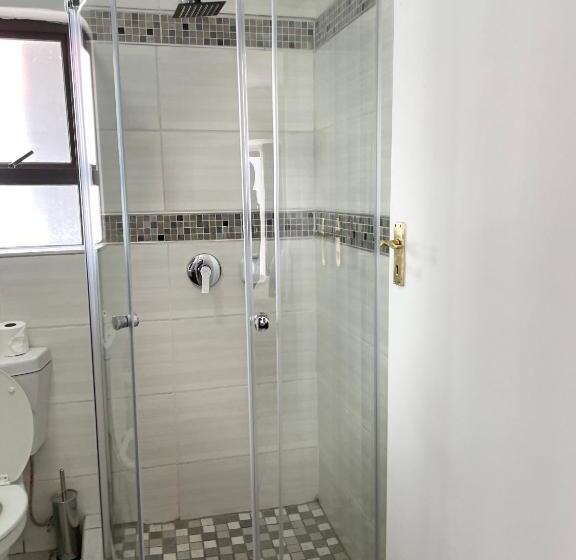 Quarto Deluxe, 473 On Cliff
