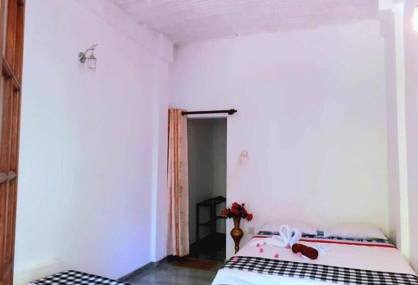 Номер Стандарт Трехместный, Green Shade Resort & Haritha Sewana