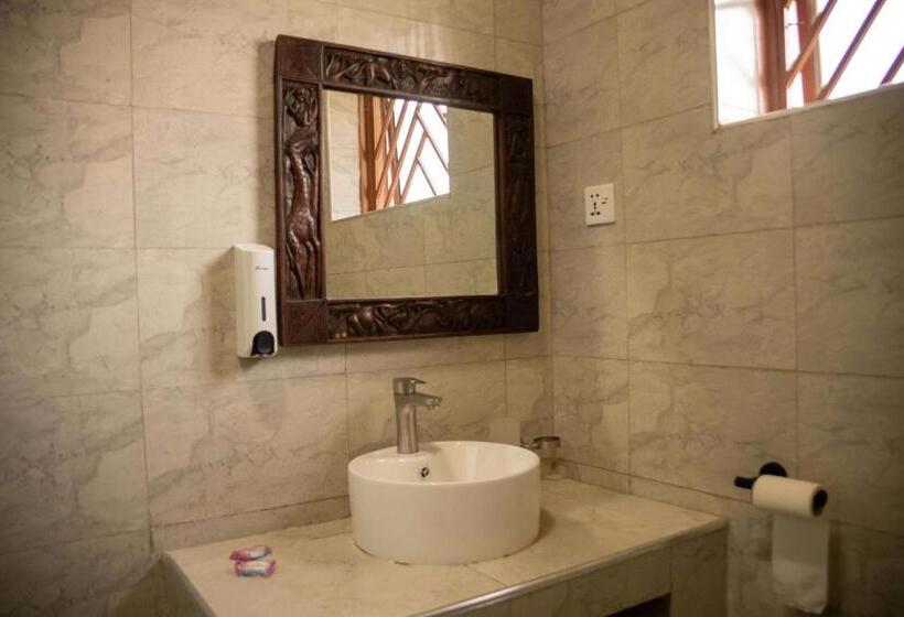 اتاق استاندارد چهار تخته, Heritage Hotels Arua