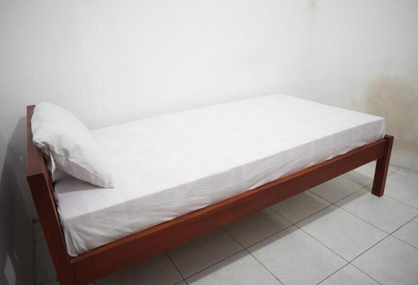 豪华房间, Oyo Life 93038 Kost Putra Malilah