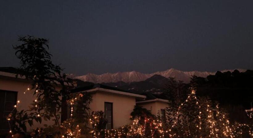디럭스 룸, Dhauladhar View Village Resort