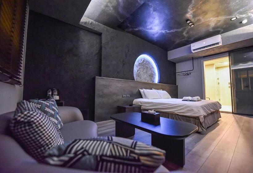 اتاق لوکس, Two Couples Leisure Art Motel