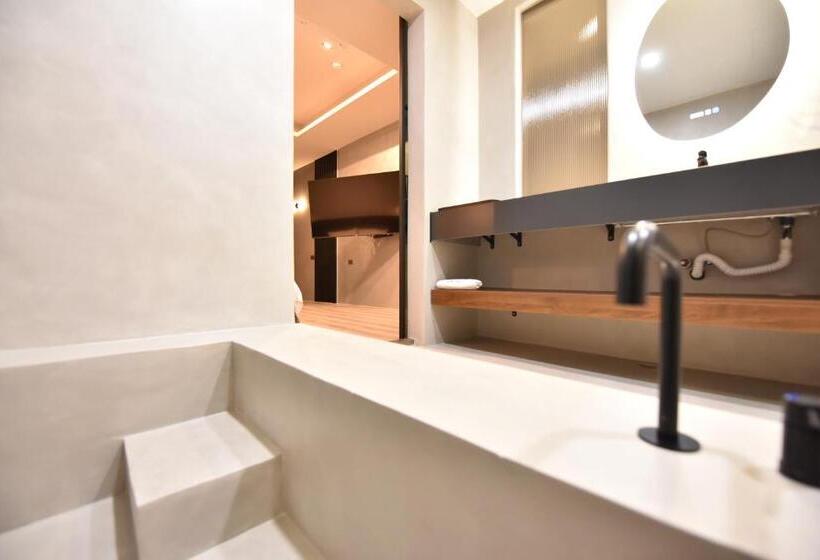 اتاق استاندارد, Two Couples Leisure Art Motel
