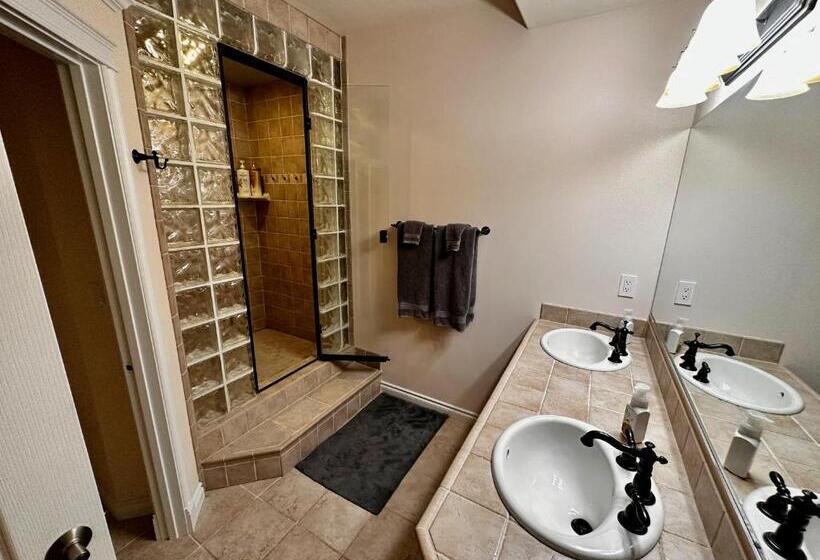 Люкс Кровать Кинг, Guest Suite With Hot Tub   Edge Of The Wild