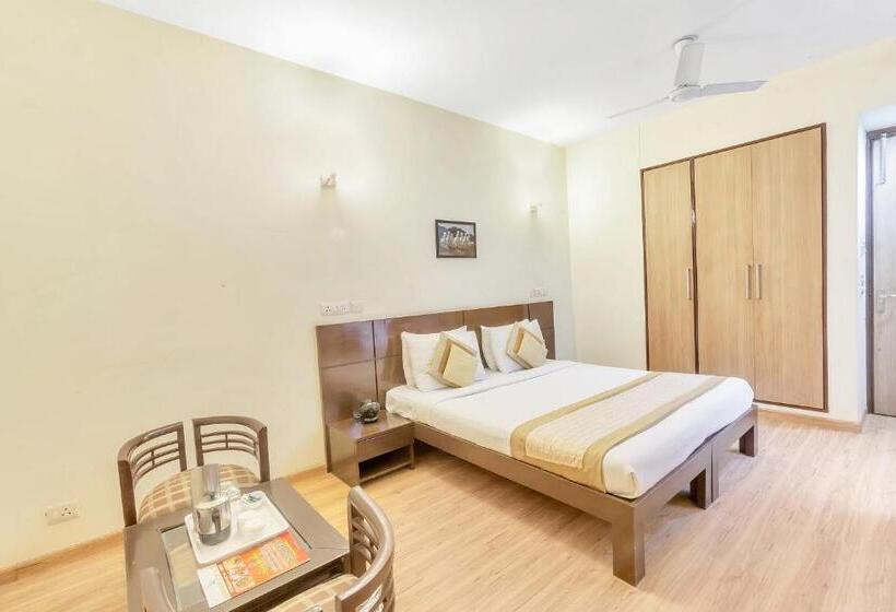 Háromágyas Deluxe Szoba, Collection O Townhouse 31