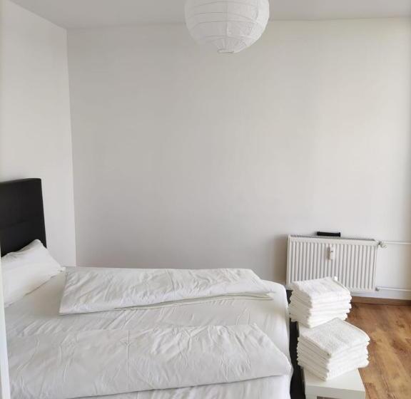 Апартаменты 1 Спальня с Балконом, Monteurwohnung Workere S Apartment Gera
