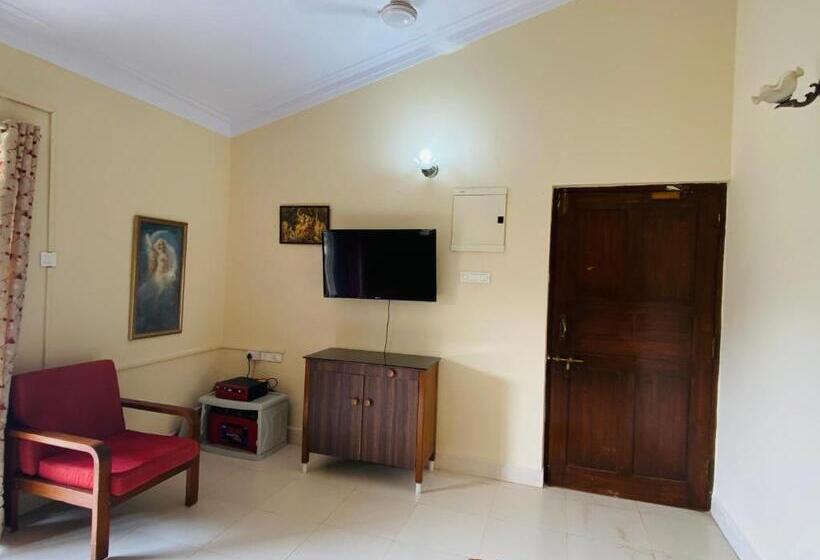 דירת חדר נוף לבריכה, Holidays Beach Apartments Goa