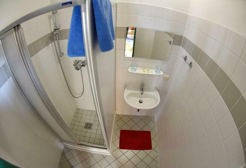 スタンダード４人部屋, Junges Hotel Tulln