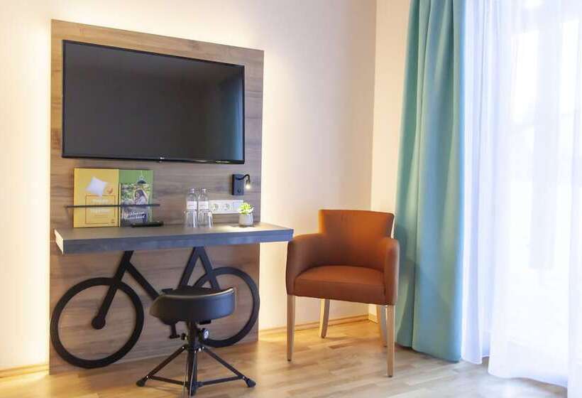 Номер Стандарт Трехместный, Jufa Hotel Erlaufsee