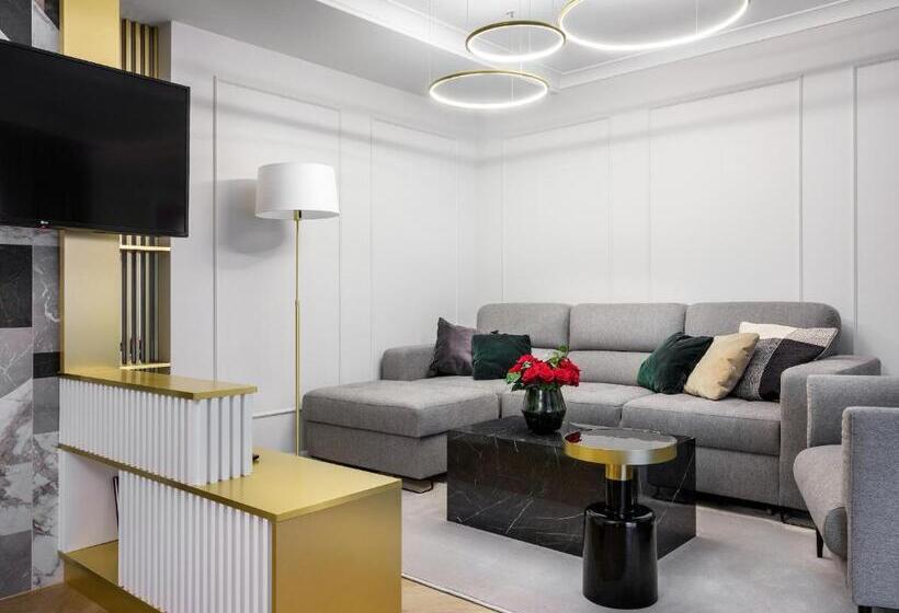 Люкс Повышенной Комфортности, Golden Queen Deluxe Jacuzzi Apartments   Old Town