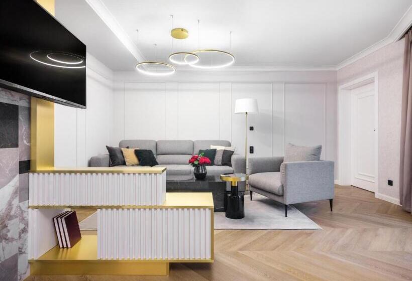 Люкс Повышенной Комфортности, Golden Queen Deluxe Jacuzzi Apartments   Old Town