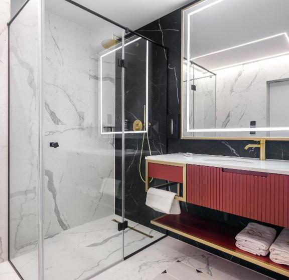 Люкс с гидромассажем, Golden Queen Deluxe Jacuzzi Apartments   Old Town