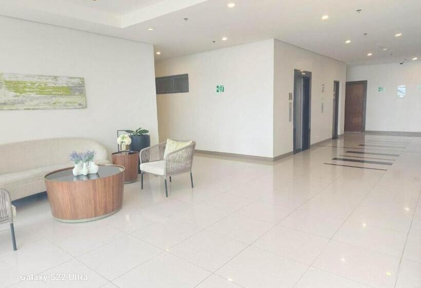 Estúdio Estandar com Sacada, Mactan Newtown Condo By Ejb