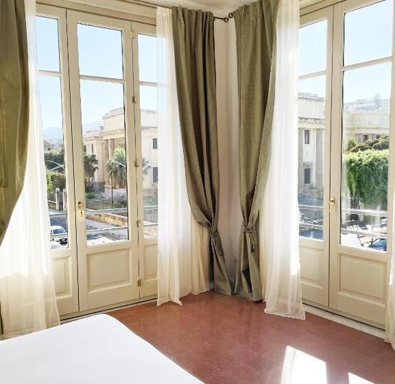 اتاق لوکس سه تخته, B&b Isola Messina