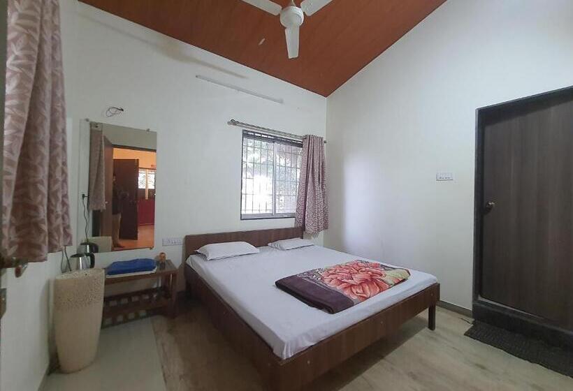 Номер Стандарт Вид на Бассейн, Saifarm Resort Lonavala