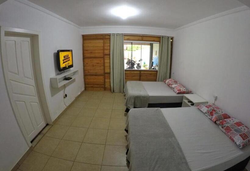 패밀리 스튜디오, Quartos Privativos Pinheira   Hostel Pinheira