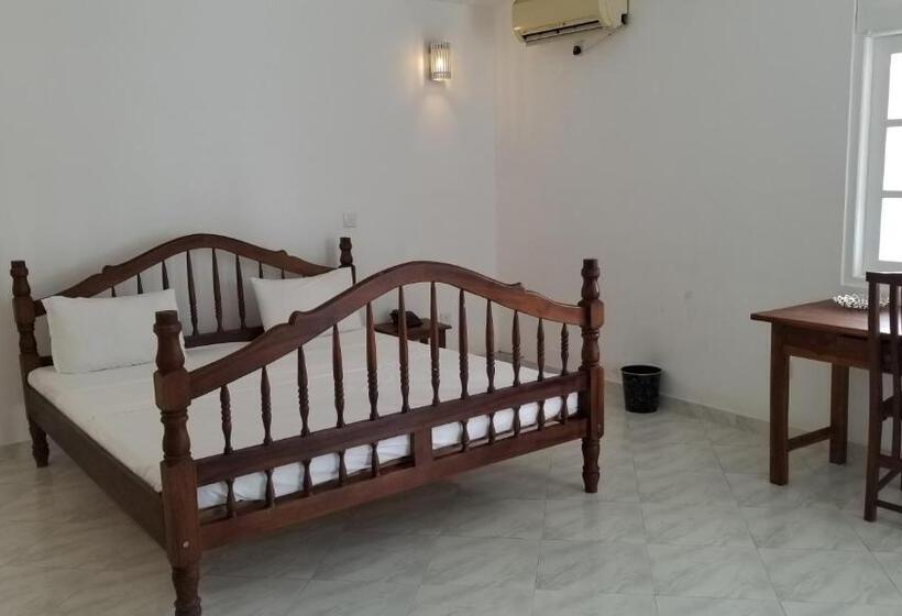 اتاق لوکس, Mirissa Heights