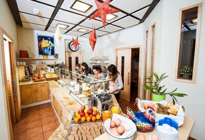 Семейный Номер, Jugendgästehaus Sportheim