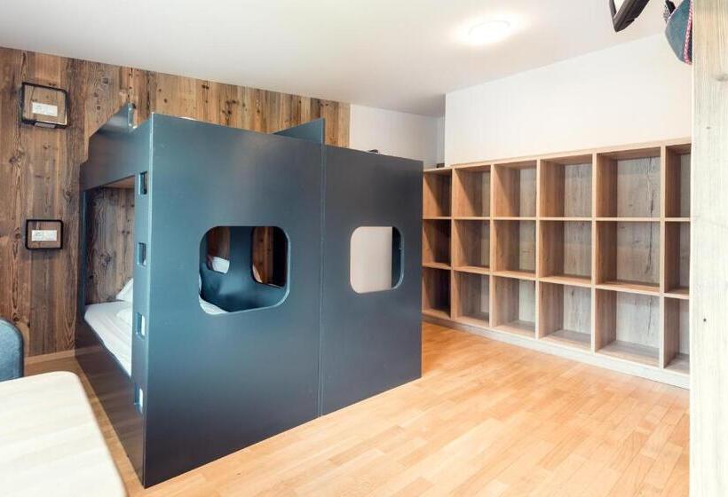 Семейный Номер, Jugendgästehaus Sportheim