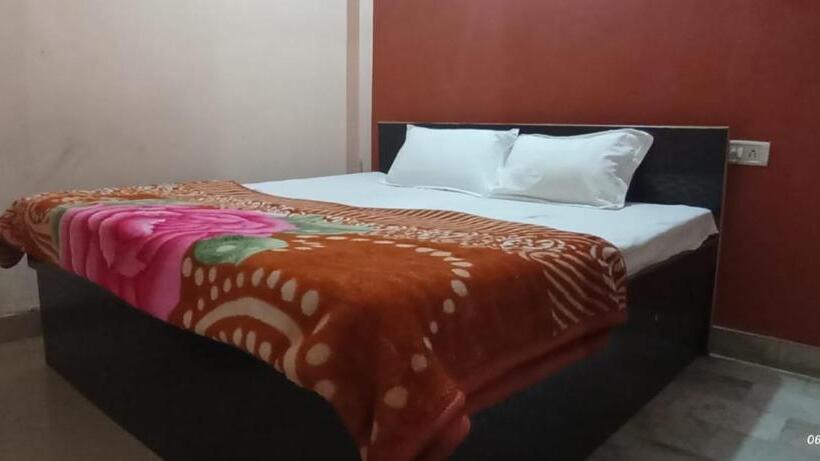 Quarto Estandar, Aerosky Room Varanasi