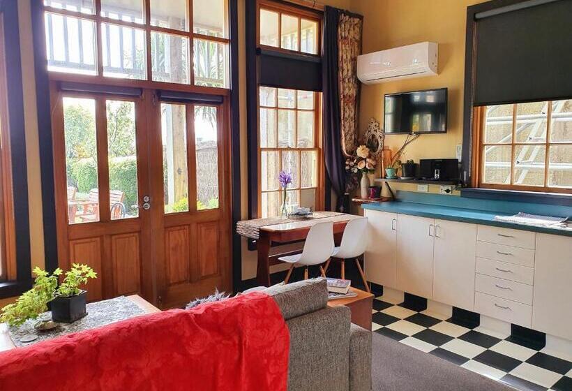 庭の見える１ベッドルームアパートメント, La Riviera Guesthouse